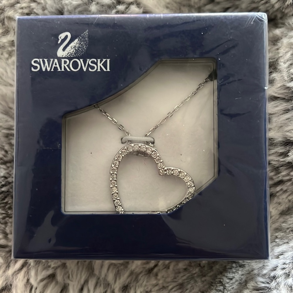 **MOTHERS DAY Gift** BNIB Swarovski floating heart pendant